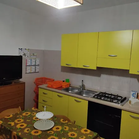 Holiday home Casa Vacanza Teresa - Girasole